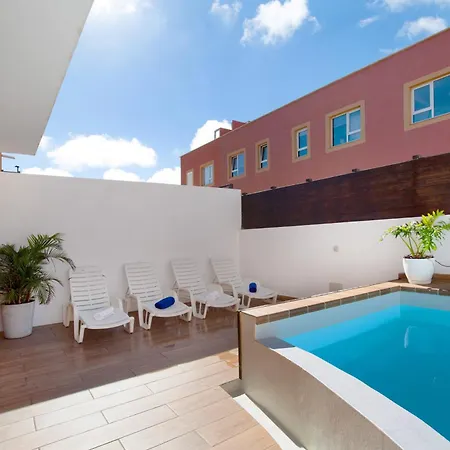 Valeria וילה קורלחו